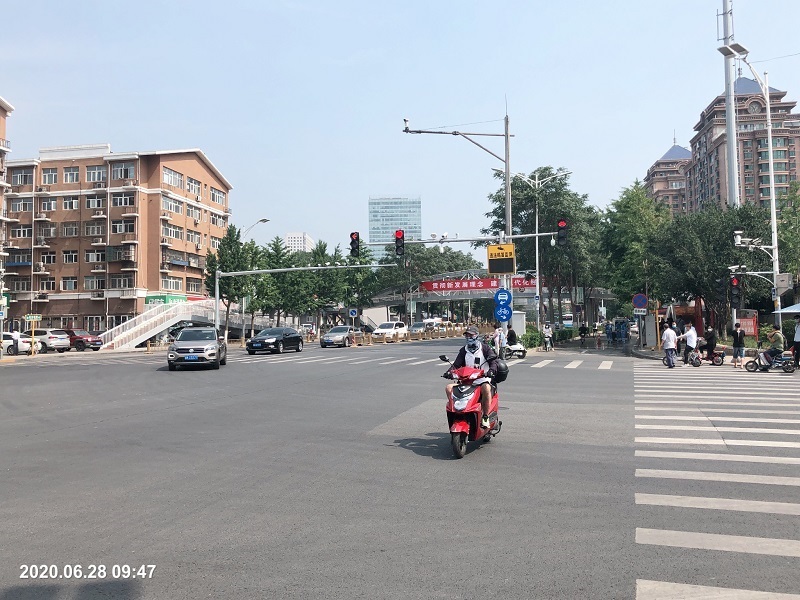 02-新城南街与新华南路交叉路口.JPG