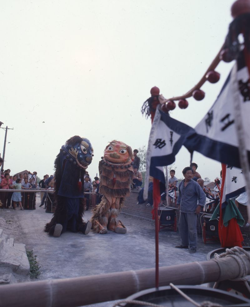 01必上 北京市 通惠河旁庆丰闸村的狮子会（1981年）.jpg