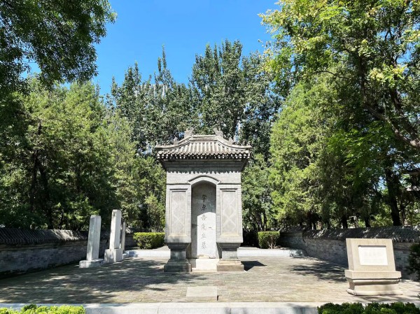 李卓吾墓.jpg