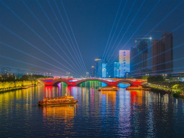 对比图（二）2025年5月18日，大运河上演灯光秀。白志海摄.jpg