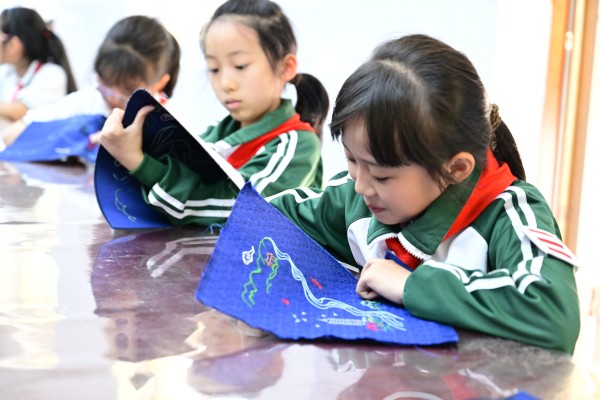 南关小学绣运河 (1).JPG