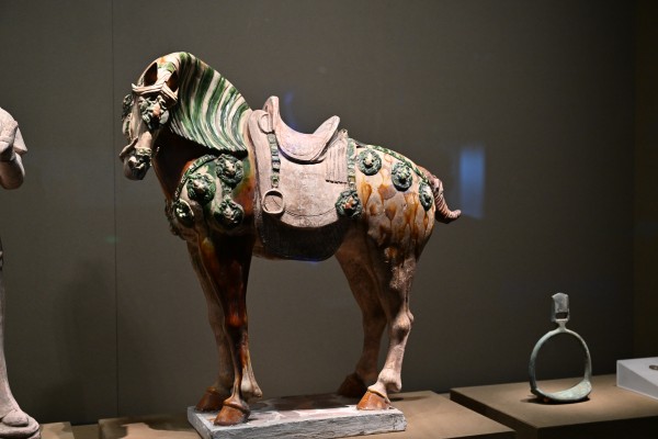 06三彩陶马.jpg